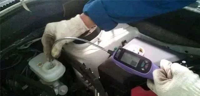 汽車維修看這篇文章就夠了！-第3張圖片-鄭州市冠恒貿(mào)易有限公司【官方網(wǎng)站】-車用潤(rùn)滑油服務(wù)專家