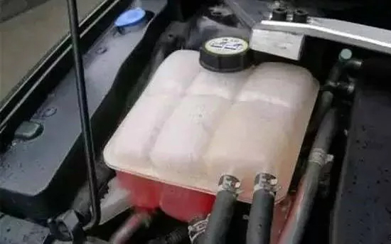 愛車小知識 | 汽車保養(yǎng)小常識-第4張圖片-鄭州市冠恒貿(mào)易有限公司【官方網(wǎng)站】-車用潤滑油服務(wù)專家