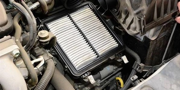 只會(huì)開車卻不懂車，快學(xué)點(diǎn)汽車保養(yǎng)常識(shí)-第5張圖片-鄭州市冠恒貿(mào)易有限公司【官方網(wǎng)站】-車用潤滑油服務(wù)專家